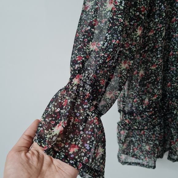 Georgette floral printed Short dress in black - Picture 4 of 9